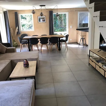 La Maison Bleue Apartment *